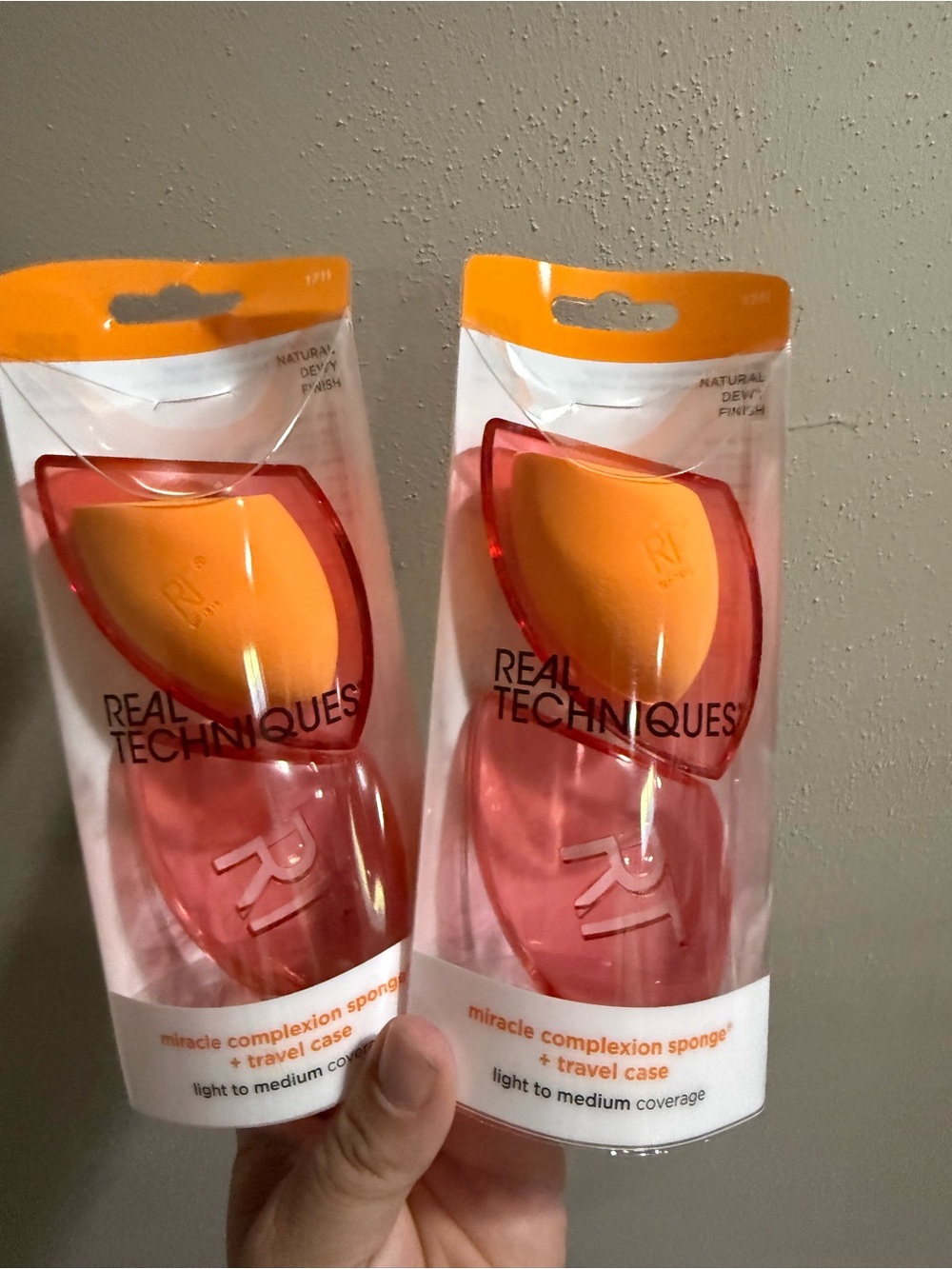 Real Techniques Orange Sponge with Pink Travel Case Duo
